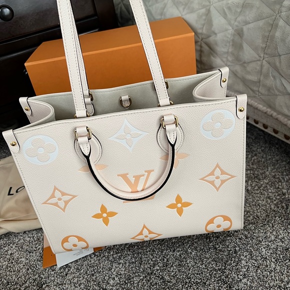 Louis Vuitton On the Go MM “By the Pool” - Picture 5 of 5